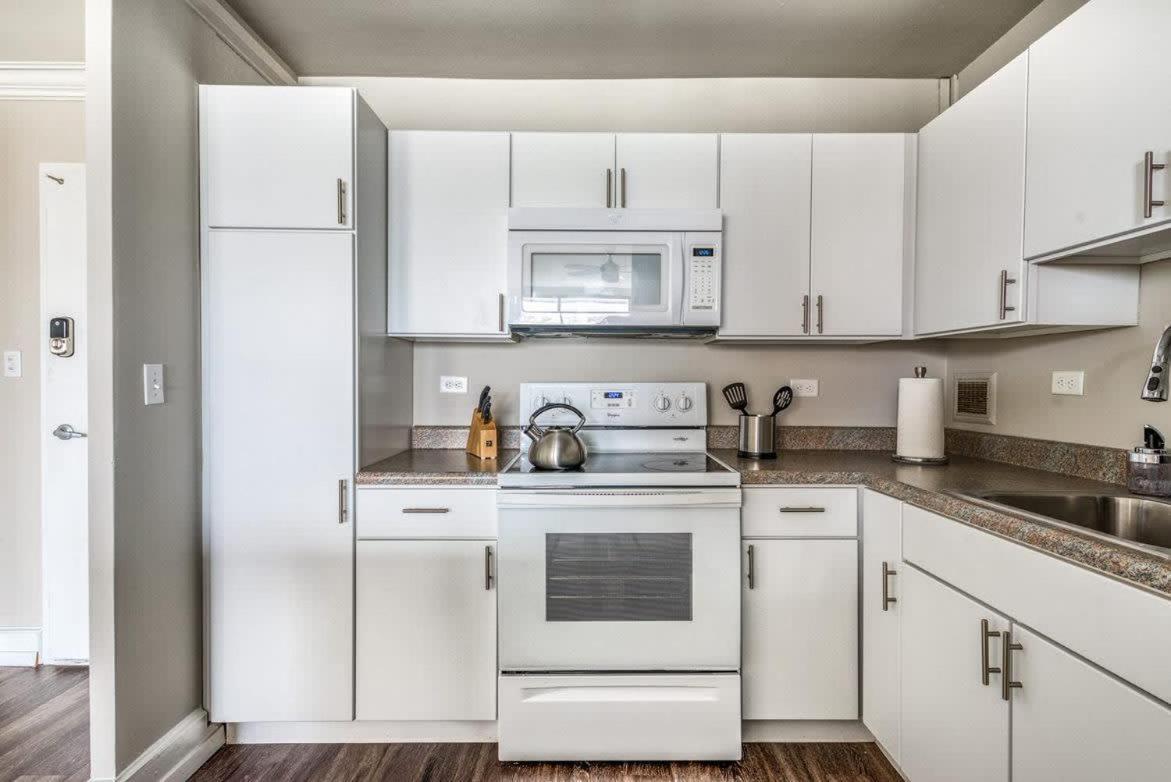 Cozysuites 800 Tower 1br With Gym! 12 Apartment