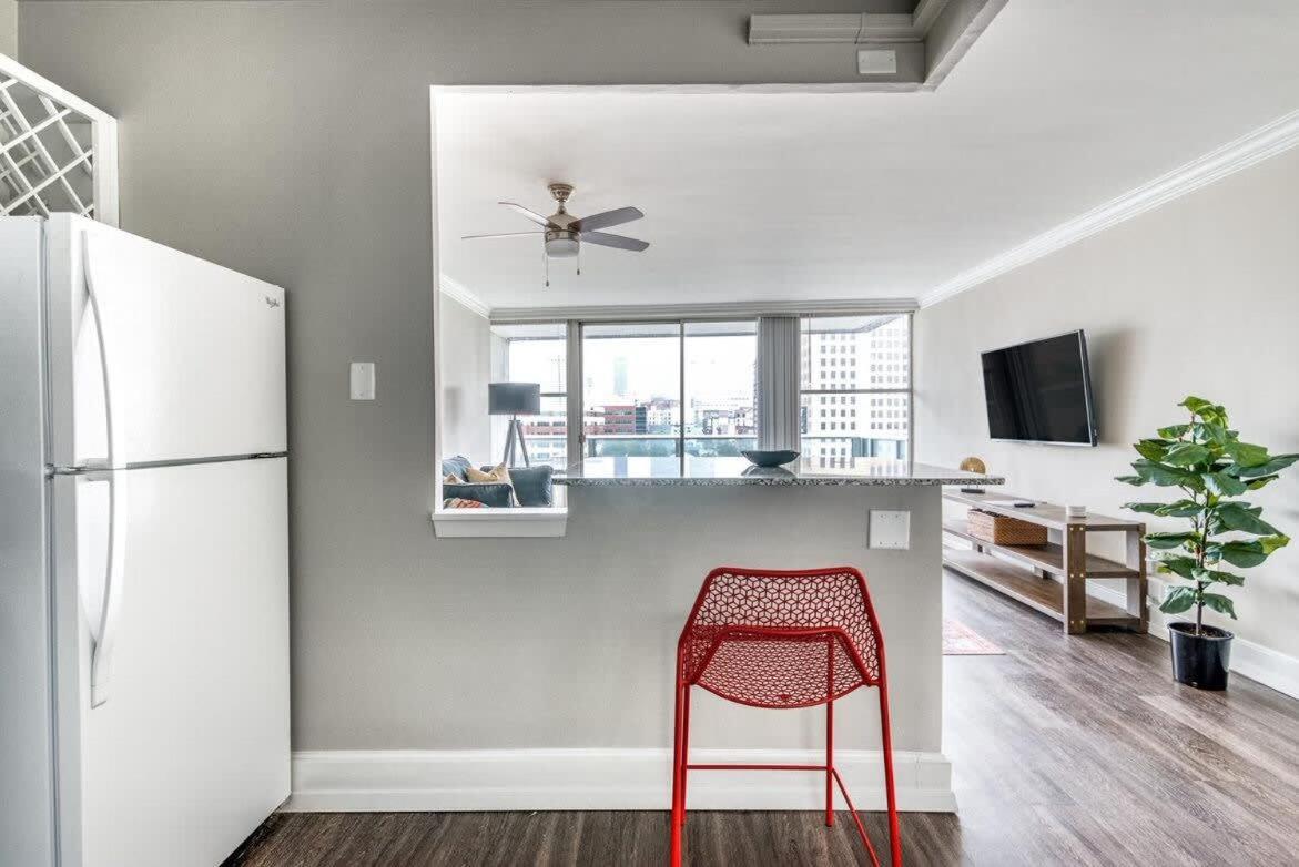 Cozysuites 800 Tower 1br With Gym! 12