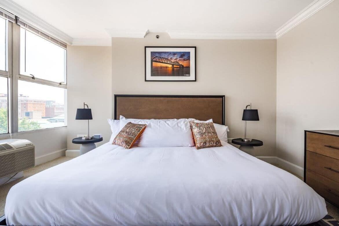 Cozysuites 800 Tower 1br With Gym! 12 Apartment *